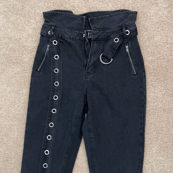 High-waist belted jeans - Picture 5 of 5